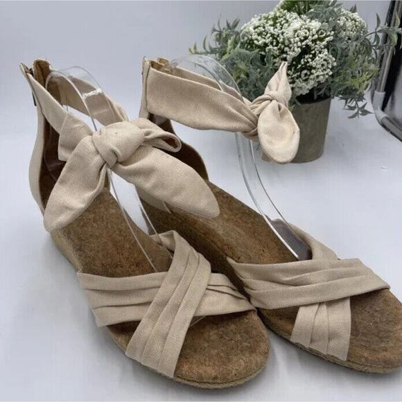 UGG Women's Traci Sandal, Cream Sz 9 Knotted ankle-strap espadrille wedge - Picture 1 of 11
